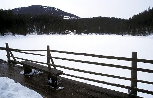 Siněvirské jezero pod sněhem