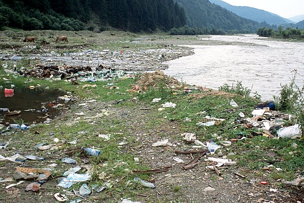 Koločava, nepořádek u řeky Terebly