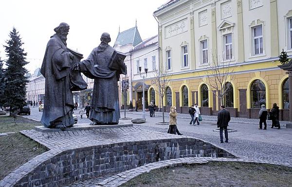 Mukačevo, socha Cyrila a Metoděje