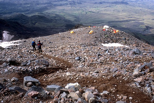 Ararat, sestup do druhého tábora