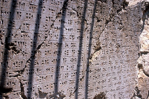 Zbytky klínového písma v pevnosti nad Vanem