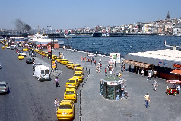 Istanbul, zátoka Bosporské úžiny Zlatý roh