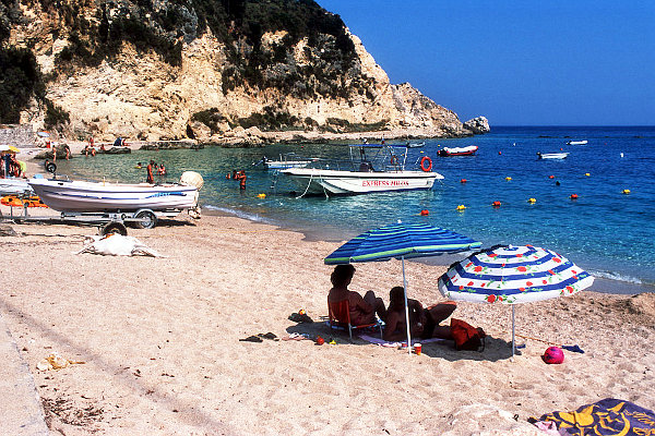 Městská pláž v Agios Nikitas