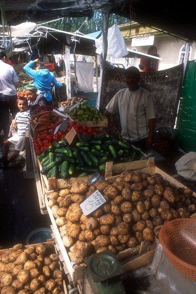 Trh v Karakolu, prodej zeleniny