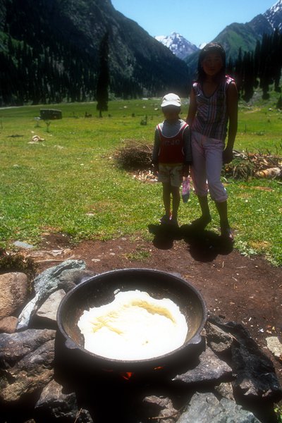 Údolí Karakol, pečení chleba