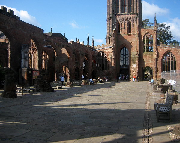 Zbytky staré katedrály v Coventry