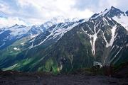 Rusko, Centrální Kavkaz, 16.7.2004, první mezistupeň lanovky na Elbrus.