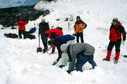 Rusko, Centrální Kavkaz, 17.7.2004, budování záhrabů na Elbrusu vedle bývalého Prijutu 11.