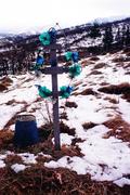 Ukrajina, Zakarpatská oblast, 29.12.2004, Koločava, nejnavštěvovanější hrob v Koločavě.