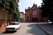 Ukrajina, Zakarpatská oblast, Užhorod, 13.8.2005, bývalá židovská sinagoga v Užhorodu, dnes budova filharmonie.