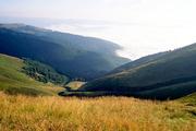 Ukrajina, Zakarpatská oblast, polonina Boržava, 15.8.2005, ranní pohled z poloniny do údolí k Podobovci.