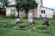 Ukrajina, Zakarpatská oblast, Koločava, 17.8.2005, hroby československých četníků z roku 1921.