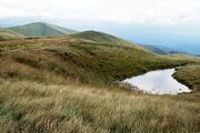 Ukrajina, Zakarpatská oblast, polonina Krásna, 18.8.2005, v pozadí nejvyšší vrchol Sihljanskij (1563 m).