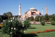 Turecko, Istanbul, 10.8.2007, Hagia Sofia (Ayasofia), původně byzantský chrám Boží Moudrosti, za Osmanů přebudovaný na mešitu, dnes slouží jako muzeum.