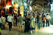 Turecko, Istanbul, 10.8.2007, čilý ruch na tržištích Velký a Egyptský bazar.