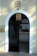 Řecko, Lefkada, 22.6.2008, vstupní brána do kláštera Panagia Faneromeni nad Lefkasem.