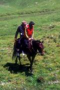 Pastevci na koni v dolině Altyn-Arašan.
