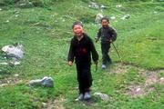 Děti pastevců v údolí Altyn-Arašan.