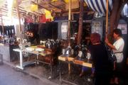 Oš bazar, největší tržiště v Biškeku a prodej šicích strojů.