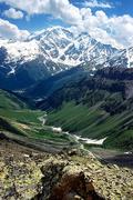 Rusko, Centrální Kavkaz, 8.7.2004, pohled ze sedla Těrskolak do údolí Těrskol, v pozadí Donguz-Orun a Nakra-Tau.
