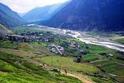 Rusko, Centrální Kavkaz, 11.7.2004, pohled na baksanské údolí a vesnici Verchni Baksan.